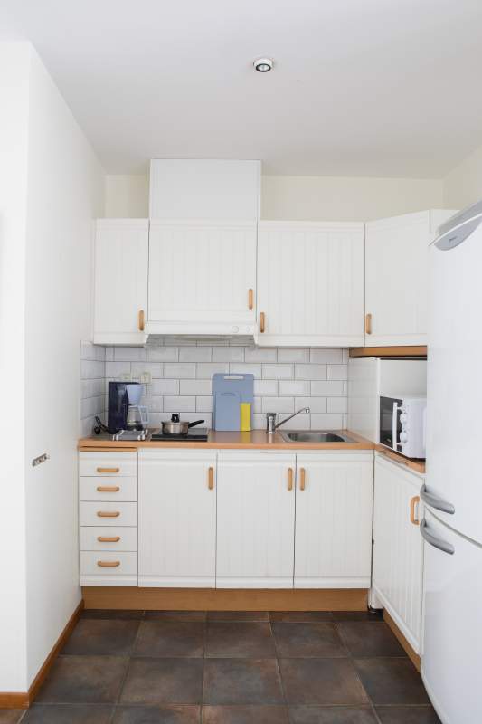 Våra villor är utrustade med fräscha kök där gästerna själva kan laga mat om de så önskar under sin semester i Skåne